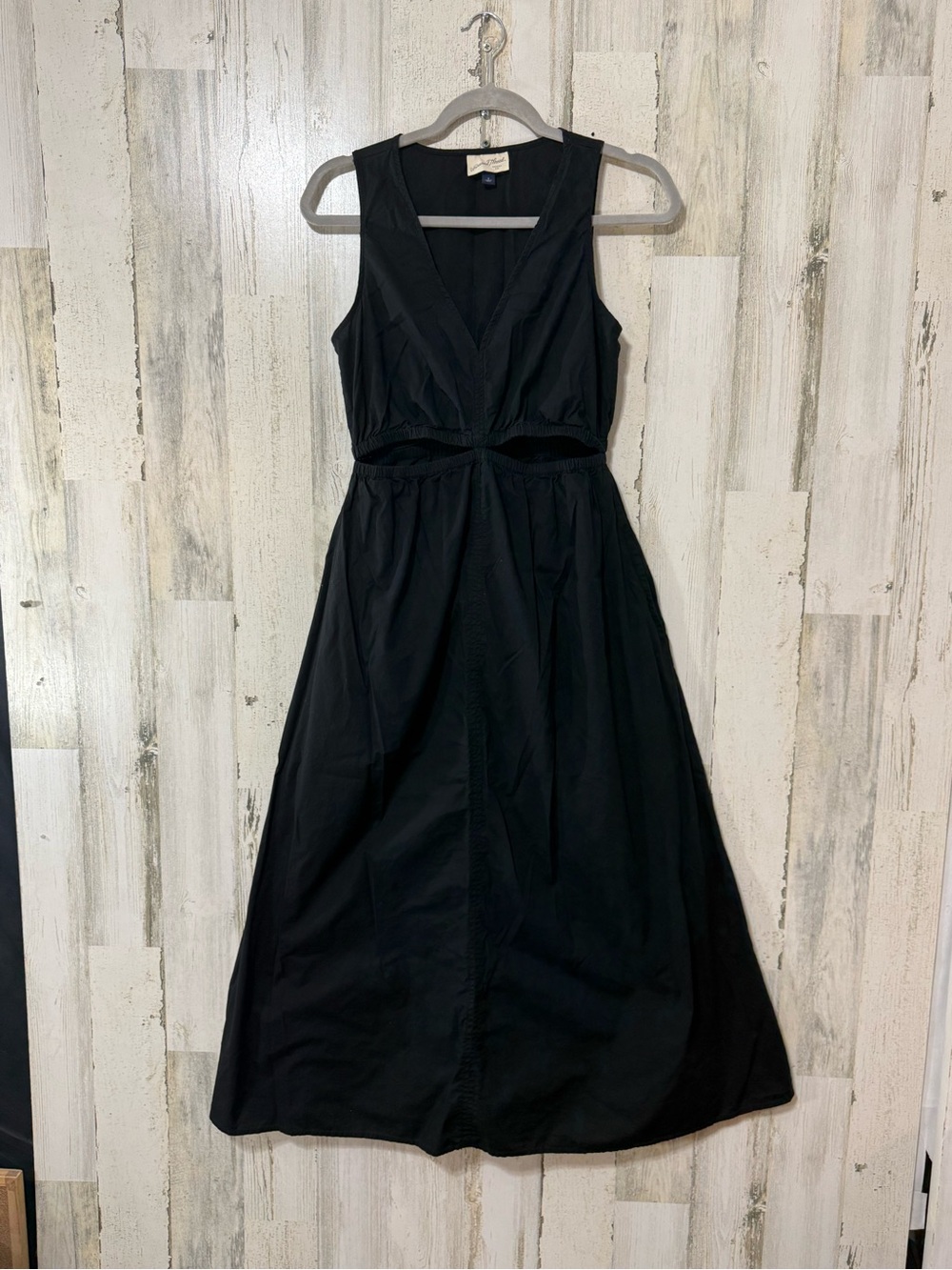 Universal Thread Black Sleeveless Maxi Dress V-Neck and Cutout Waist Pockets